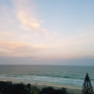 https://zenith-ocean-front-apartments.queenslandhotels.net